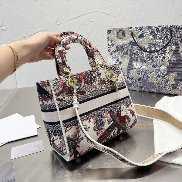 

fashion woman bag luxury designer bag ladies handbag shoulder bags cross body women the totes crossbody clutch handbags chain canvas letter