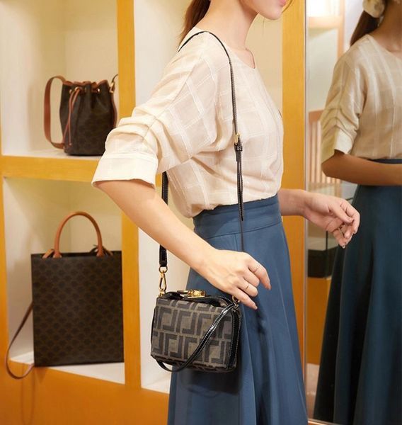 

designer fend ff bag tote shoulder handbag fashion luxurious messenger leather bag womans old flower pillow portable student fd canvas bag