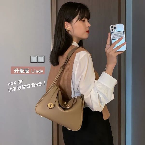 

designer herme bags lindi handbags hong kong df pillow 2022 new underarm lychee leather hand leisure shoulder