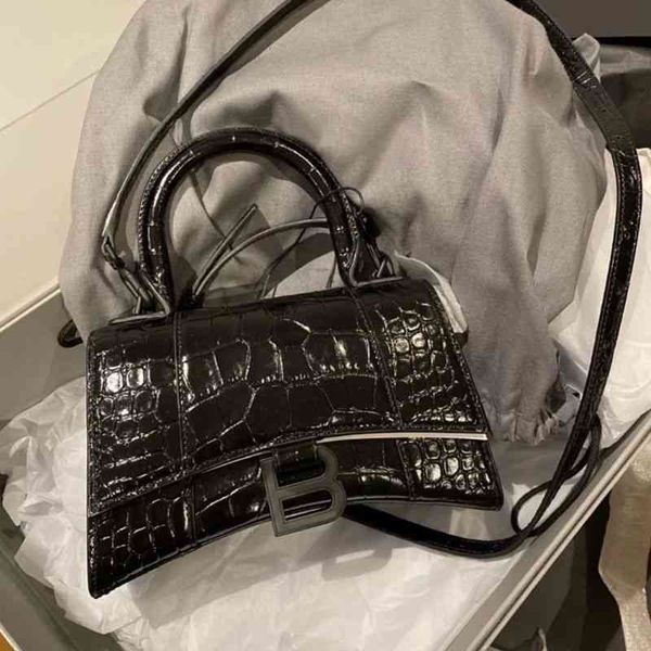 

designer bags balenciga handbag su mi hourglasss 2022 crocodile pattern high sense b button single shoulder messenger tote bag