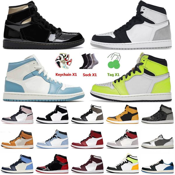 

aaaa quality 2023 mens basketball shoes jumpman 1 1s og black gold smoke grey visionaire bordeaux grey fog men women trainers sneakers 36-46
