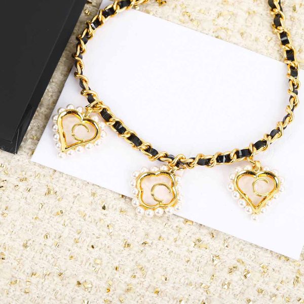 

luxury quality charm pendant necklace with black genuine leather in 18k gold plated have box stamp flower shape ps7170a, Golden