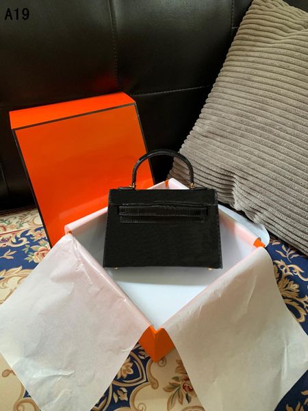 

2022 fashion shoulder bags leather designer handbags luxury dinner messenger bags wallets a1926