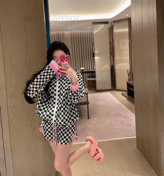 

women's tracksuits designer 22ss qianniaoge hooded sunscreen set 63o2, Gray