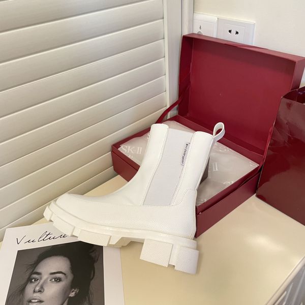 

women designer ankle boots luxury martin boot outdoor winter leather flat sneakers 082, Black