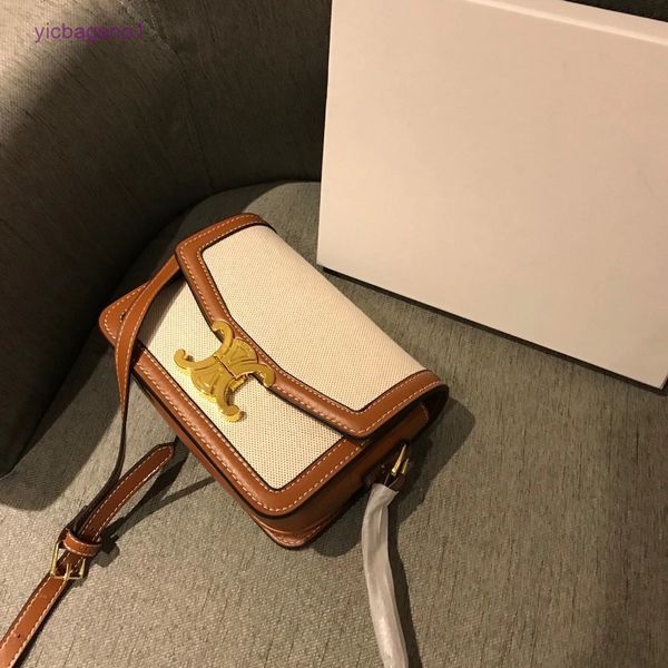 

bag celnes 2023 new women's bag middle ancient series crossbody triumphal arch tofu small square