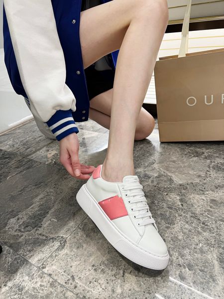 

2022 designer women's loafers shoes boots chunky sole platform sneakers white black triangle logo brushed leather pointed and round toe