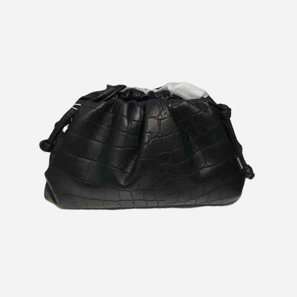

designer ladies 2023 classic lady's handbags bags small fold women pouch bag leather clip venetas female bottegaes single cloud shoulde