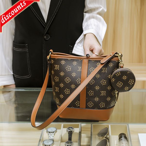 

designer bags women's new autumn and winter 2022 popular simple versatile large capacity bucket one shoulder fashion crossbody mother