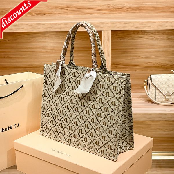 

designer bags hong kong embroidery tote large capacity leather shoulder female 2022 summer new portable mommy