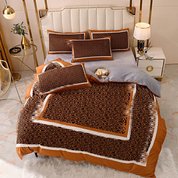 

brown letter luxury winter designer bedding set velvet duvet cover bed sheet with 2pcs pillowcases  size fashion soft comforters sets