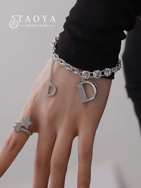 

2022 new design sense micro setting zircon d letter pendant charm bracelet classic jewelry for woman party exquisite accessories, Golden;silver