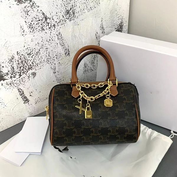

lisa one-shoulder messenger bag with the same french style 2023 new printed pillow bag british white-collar designer light luxury
