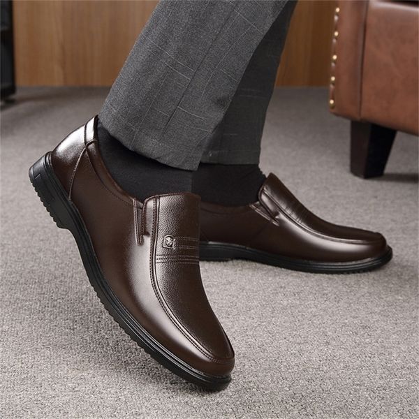 

dress shoes genuine leather shoes men loafers slip on business casual classic soft moccasins hombre breathable flat 220907, Black