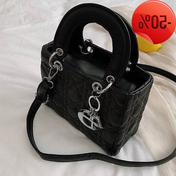

designer bag female 2022 new style small frh embroidered thread lingge daifei hand pu soft face msenger single shoulder bag factory direct p