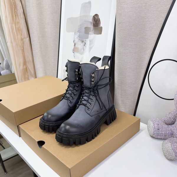 

2022 new winter martin boots are casual and fashionable versatile non slip warm simple and retro euro 35-40 us 4-9, Black