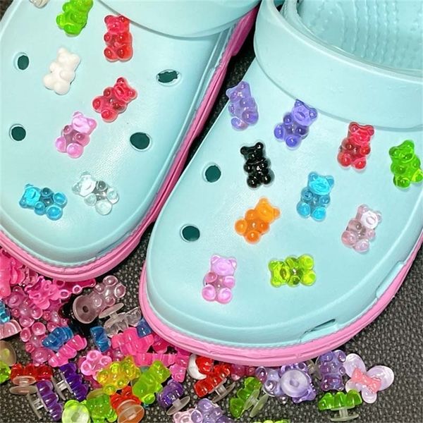 

shoe parts accessories 50/120pcs candy bear children's croc charms designer luxury clips charm pines clogs fit jibz wholesale 220909, White;pink