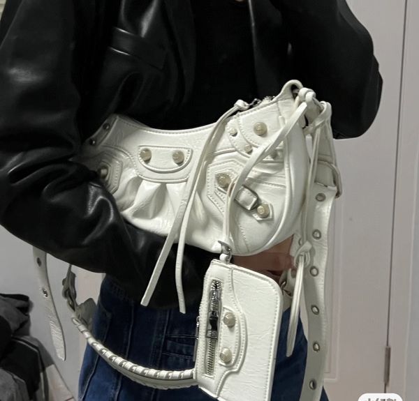 

designer bag womens shoulder bag 22fw fashion 5a leather handbag with mirror love letter classic cross body motorcycle bags