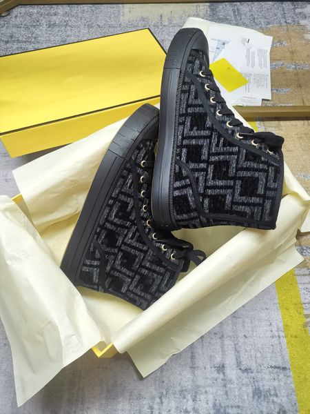 

luxury track sneaker casual shoes tracks paris italy brand triple white black grey leather nylon printed 0814