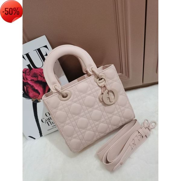 

designer bags 2022 new matte embroidered line diana pu spray painted hardware portable one shoulder msenger women's fashiontote purses