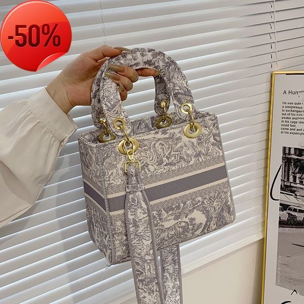 

designer bags 2022 new fashion diana fashion leopard pattern versatile msenger women's spring and summer atmospheric hand singletote pu