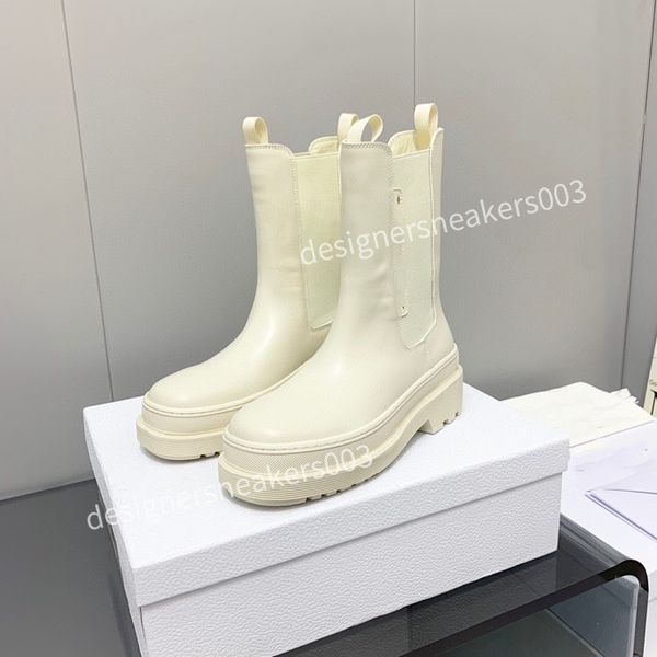 

2022 letter graphy black leather boots celebrity 35-42 catwalk boots women's ankle bootes beach shoes sandals loafers slides jn220709