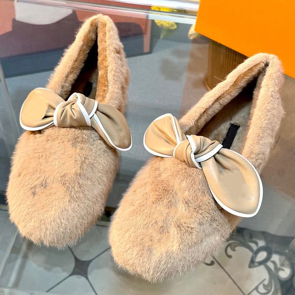

new popular womens shoes slipper with brand logo on upper to highlight the brands charm winter warmth indoor outdoor fashion famous designer, Black