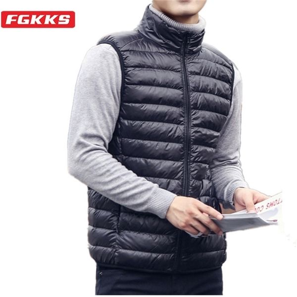 

men's down parkas fgkks fashion brand men down vest coats winter casual sleeveless lightweight down duck vest coats male 220912, Black