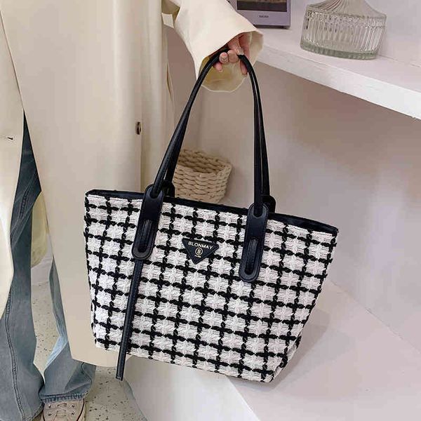 

french minority large capacity bag women's 2022 new lattice one shoulder tote bag atmospheric portable commuter bag