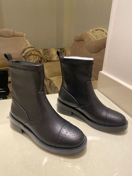 

shoes designer version handmade 2022ss calf leather hole boots, Black