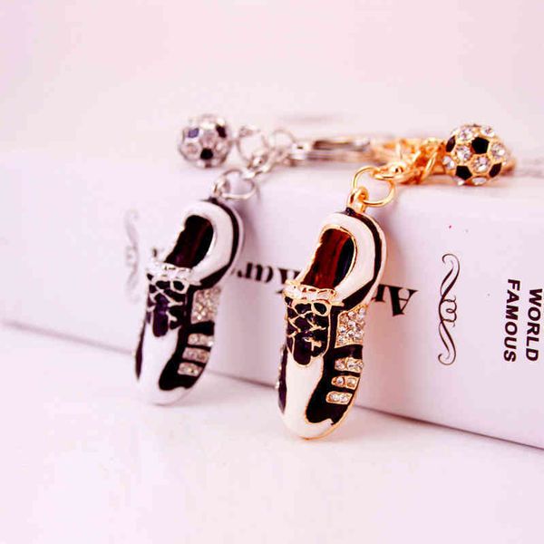 

keychains world cup creative football shoes sports diamond key ring men's chain metal pendant personality small gift 220913, Silver