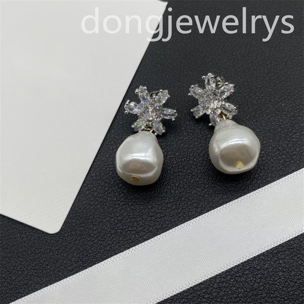 

women temperament light luxury style designer earrings simple charms for elegant stud earrings jewelry classic ear cuff dongjewelrys, Golden