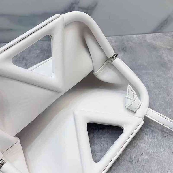 

venetas inverted bags triangle bag bottegas 2023 clip luxury package candy color cloud messenger leather hand dumplings ap16 687v
