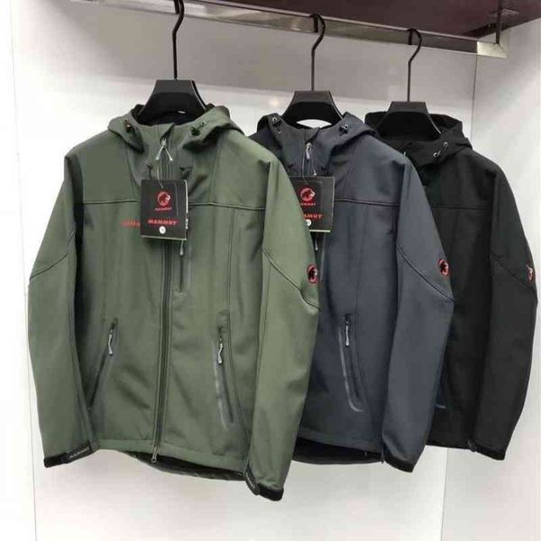 

men's jacket spring and autumn mammot mens outdoor soft shell jacket submachine warm rainproof windproof hooded sports jacket, Black;brown