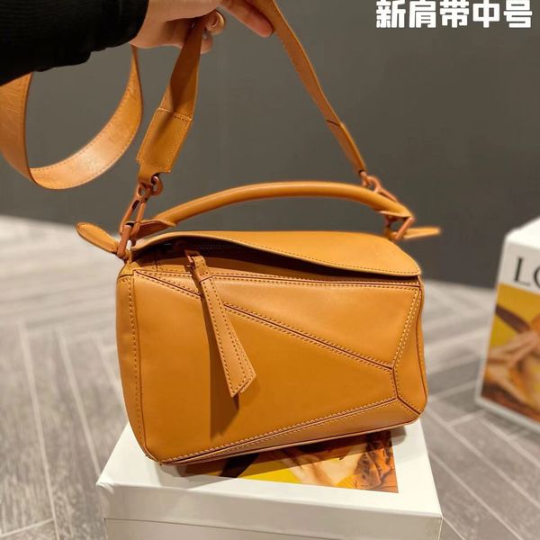 

designers shoulder bag adopt imported bead calfskin unique tailoring is used fashion bags 160990 match plain grain splicing the whole packag
