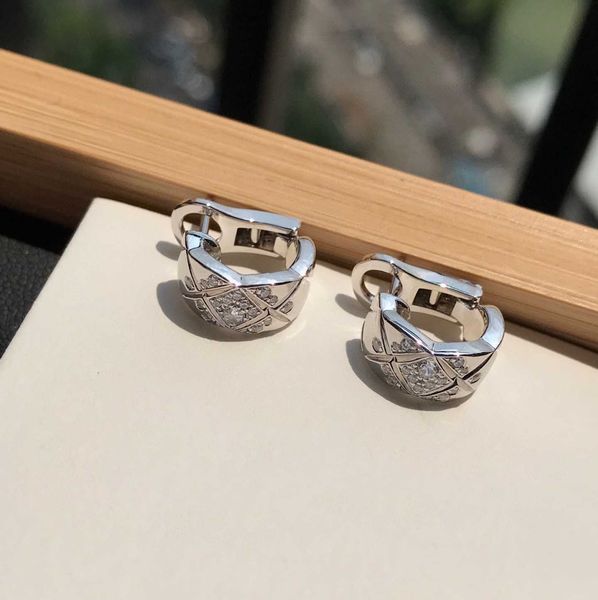 

v gold material luxury quality charm clip earring with diamond in two colors plated have box stamp ps7055, Golden