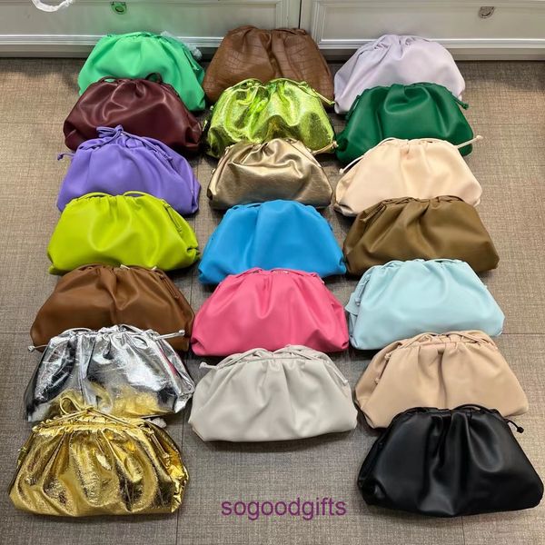 

botte venetta bag pouch bag designer botte handbags women vene clutch bags autumn and winter 2022 pleated cloud bag large leather one should