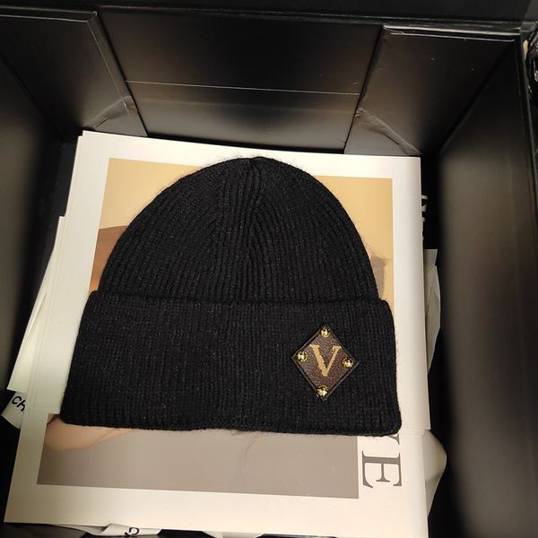 

2022 luxury beanie knitted hat men and woman ski hats beanie casquettes winter cashmere casual outdoor high sale 16 colors, Blue;gray