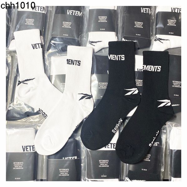 

men's tide brand vete new classic co branded letter net red street black and white cotton men's and women's middle tube