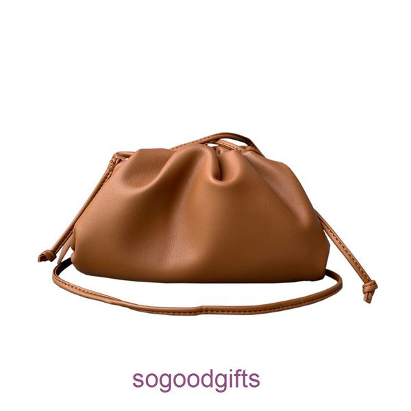 

pouch bag designer bottegas handbags women venetas clutch bags 2022 new woven portable leisure leather women's bag soft cowhide cloud d