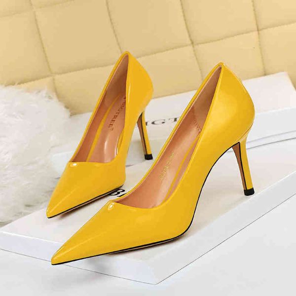 

272-2 sandals style simple high heels bright lacquer leather shallow mouth pointed head slim profional ol single shoe, Black