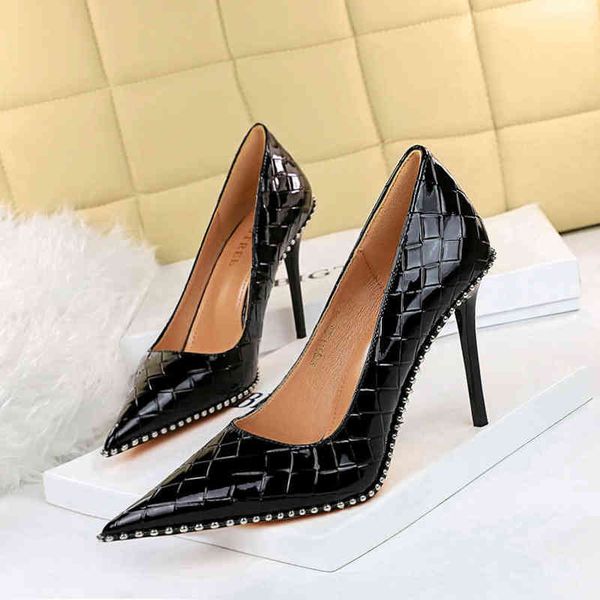 

9611-3 sandals style high heels women's shoes ultra high heels shallow mouth pointed metal chain rivet single, Black