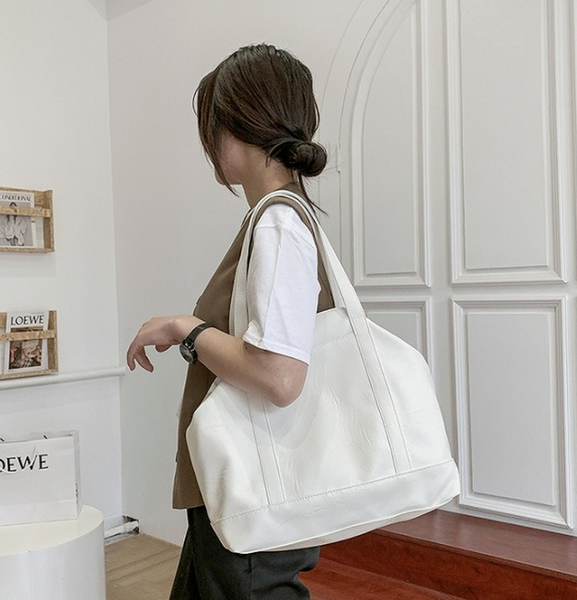 

simple and large-capacity handbag female summer 2022 new trendy fashion high-quality western-style shoulder bag net red tote bag