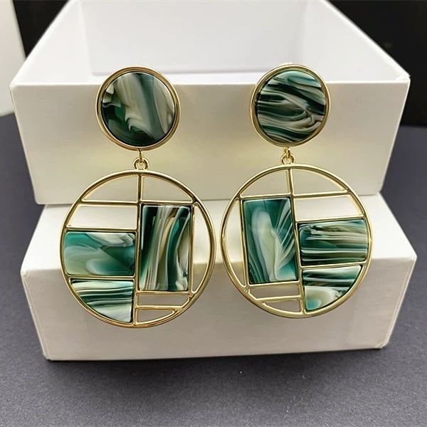 

2023 new charm fashion metal green retro earrings hollow geometric round earrings exaggerated high-grade temperament no box, Golden