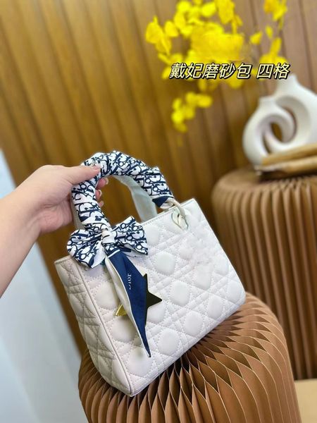 

2022 designer bag totes bags handbag the tote bag shoulder crossbody saddle women fashion luxurys designe mini makeup snapsclassic casual di, Red;black