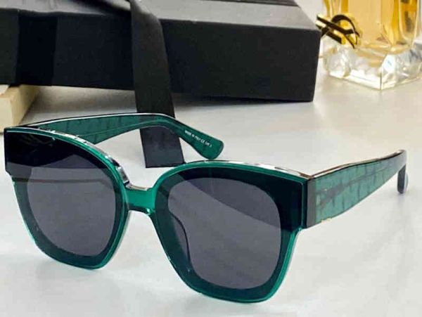 

watches jewelry sunglasses for men and women summer 102 style anti-ultraviolet retro plate plank full frame fashion eyeglasses random box, White;black