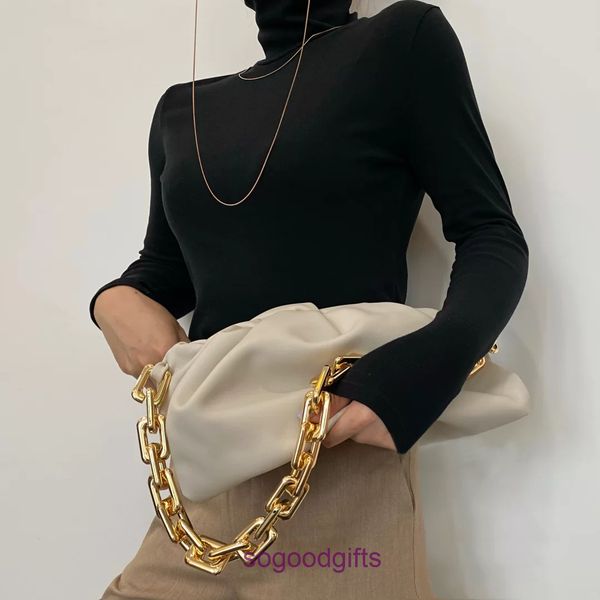 

pouch bag designer bottegas handbags women venetas clutch bags anjia's new spring and summer 2022 thick chain clip cloud pack cowhide w