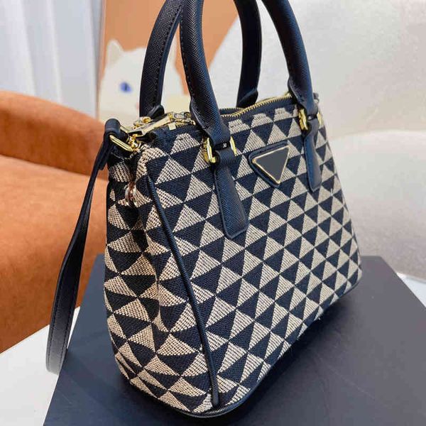 

prad bag tote designer bags the totes designers women shoulder crossbody leather luxury handbags large capacity backpack classic luxurys g8p