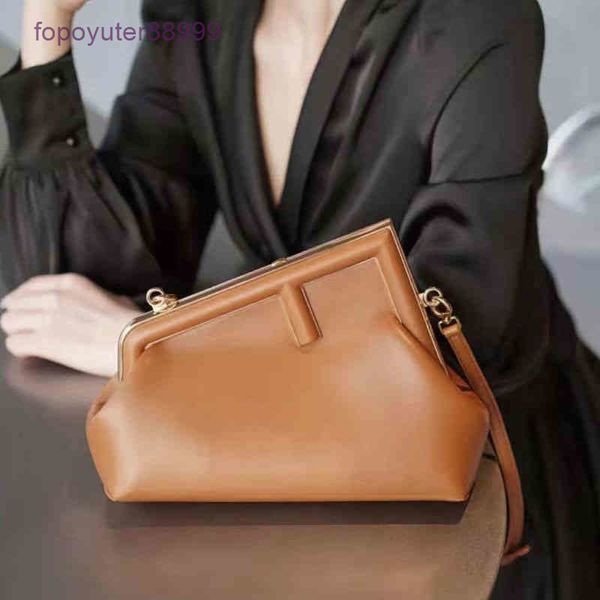 

bag luxury f bag family 2022 new clip messenger vintage hand single shoulder women's cloud leather minority 5k64