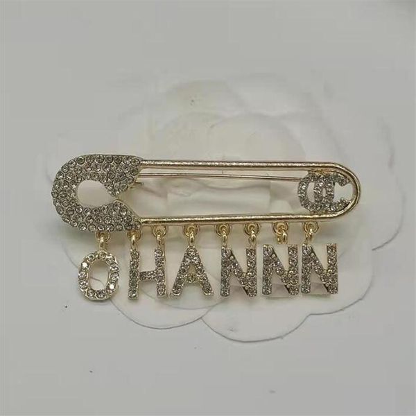 

fashion designer high-end sweater suit collar pin brooches for mens womens luxury inlay crystal rhinestone 18k gold plated224z, Gray